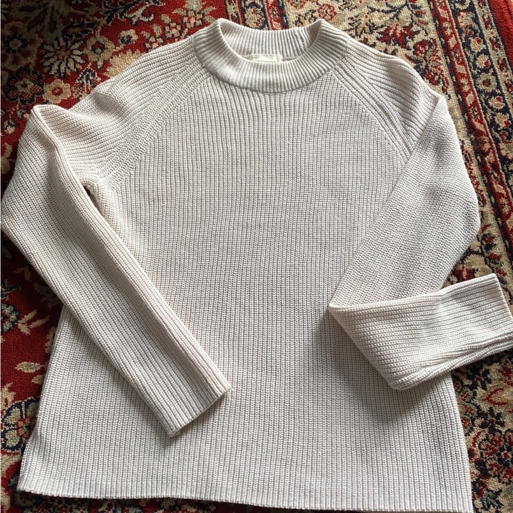 H&M ivory crewneck sweater size medium